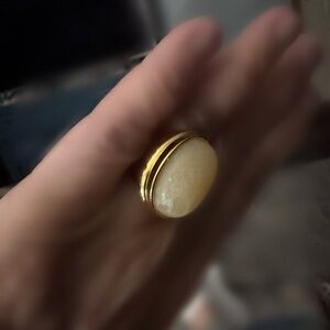 💕Ony one left-18 karat GP White Agate ring